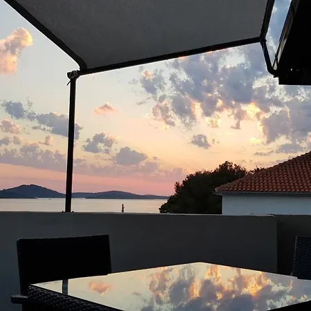 Apartman By The Sea - 20012 Kaprije